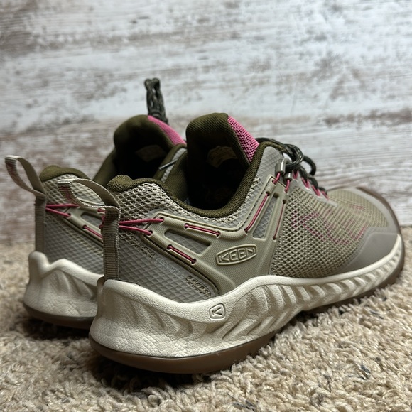KEEN Womens NXIS Evo Mid Waterproof Hiking Sneakers Size 8 TAUPE/ROSE - Picture 4 of 13